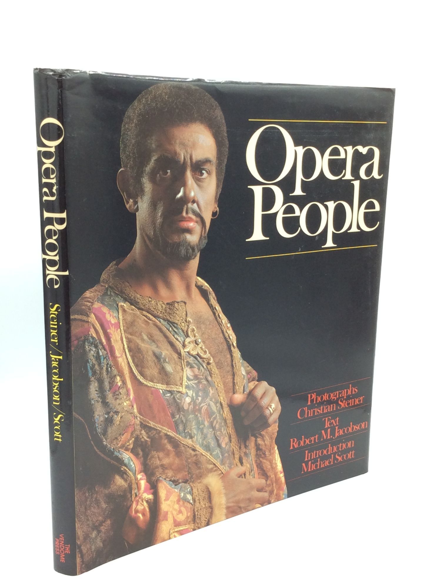 OPERA PEOPLE | Robert M. Jacobson, photographs Christian Steiner