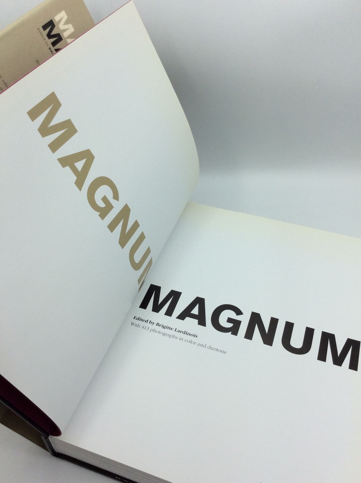 Magnum Magnum: Lardinois, Brigitte, Arthur, Olivia: 9780500545621:  : Books