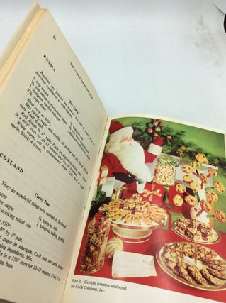 THE FAMILY CHRISTMAS BOOK: Christmas Traditions Around the World